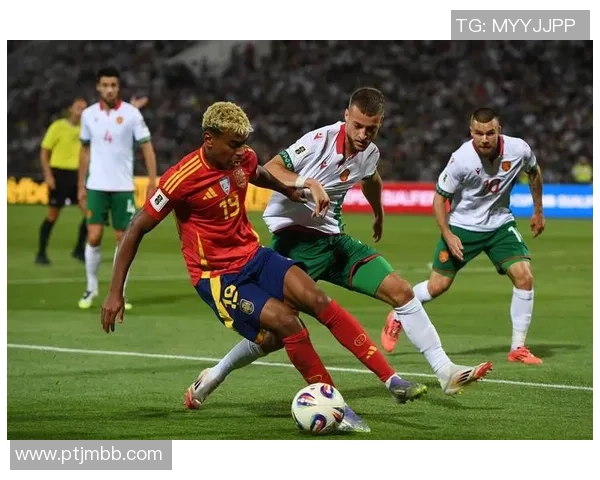 7月西班牙足球明星闪耀赛场展现超凡技艺与团队精神 7月西班牙足球明星闪耀赛场展现超凡技艺与团队精神