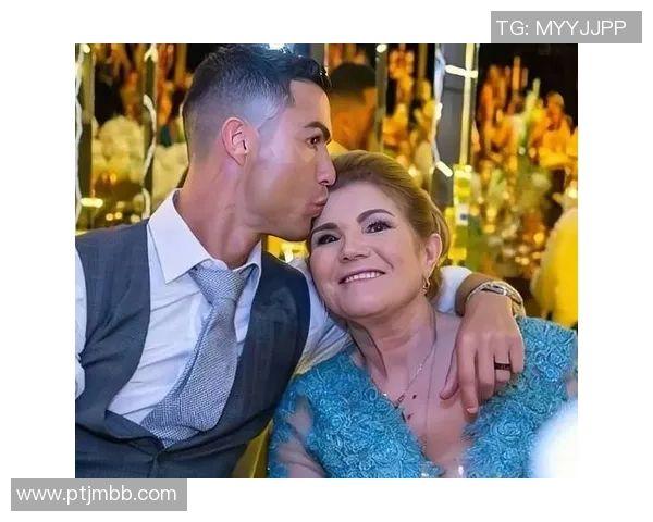 足球明星齐聚慰问C罗展现友谊与团结精神传递温暖力量 足球明星齐聚慰问C罗展现友谊与团结精神传递温暖力量