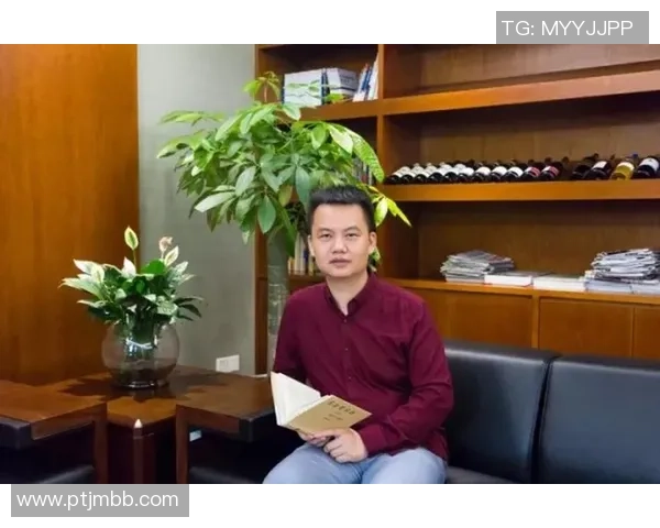 重庆足球队的崛起之路：从低谷到巅峰的奋斗与荣耀