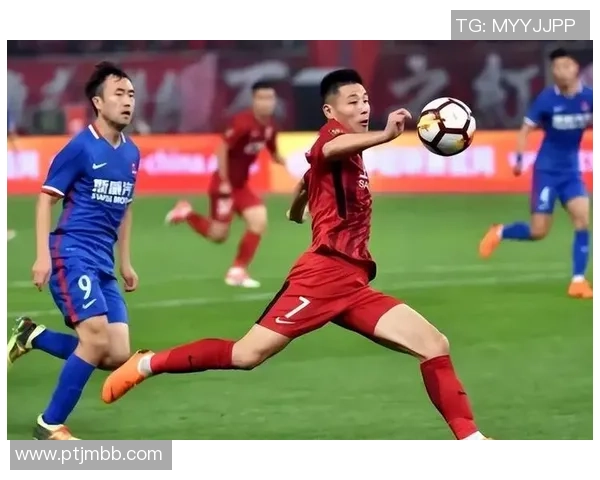 多位足球明星化身老人展现幽默风采引发网友热议